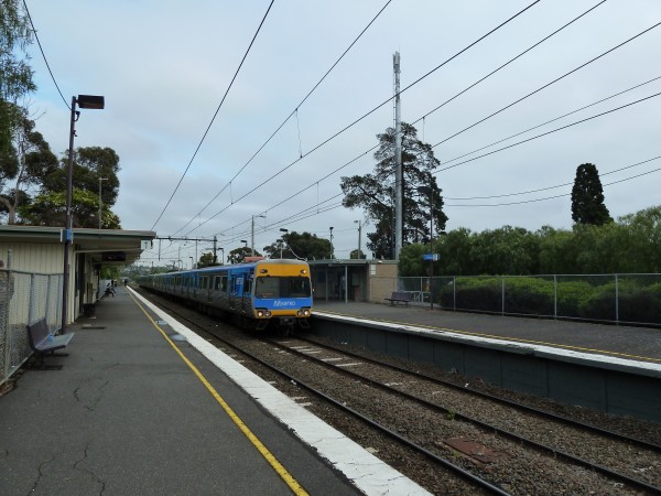 Glen Waverley Bound Train Arriving At Gardiner Station